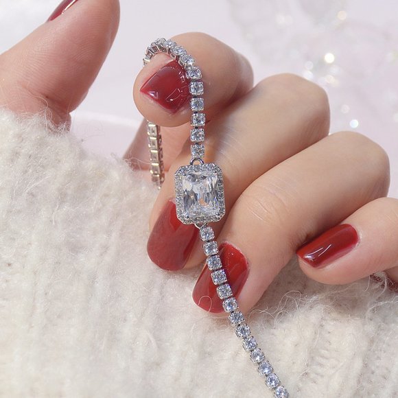 Jewelry - NEW 14K White Gold Plated Diamond Halo Bracelet